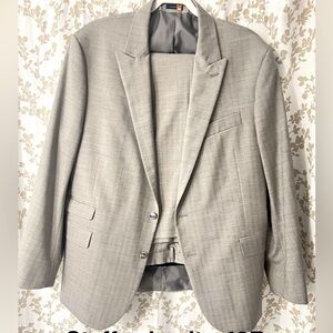 Stafford Light Gray Men's Suit